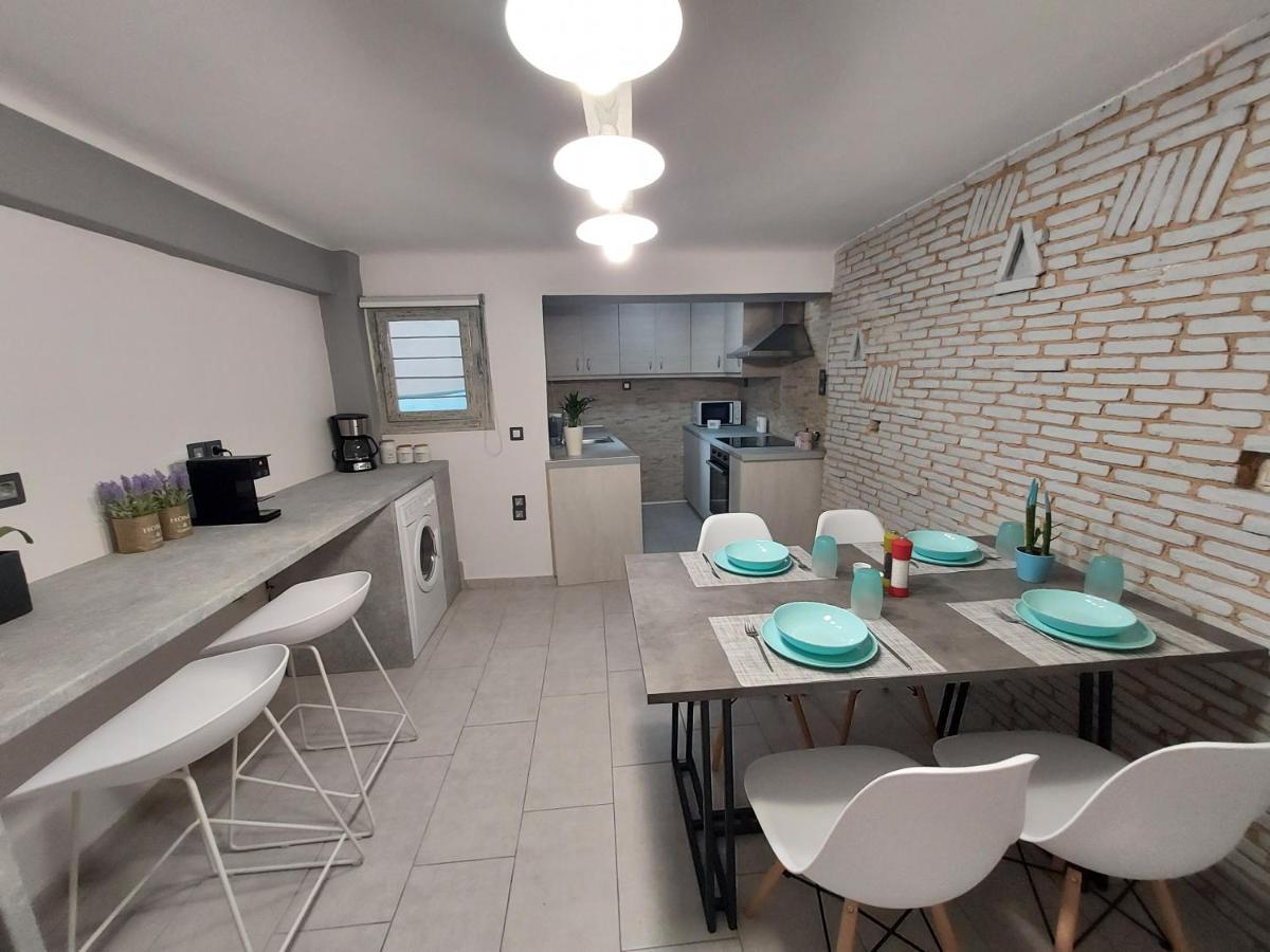 Anastasia'S Apartment With Yard Atenas Exterior foto