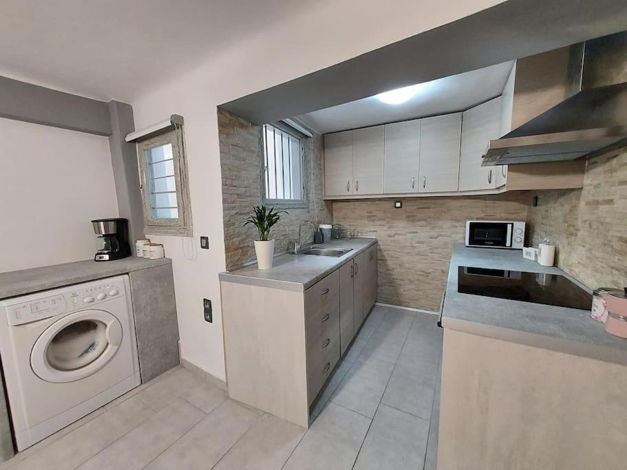 Anastasia'S Apartment With Yard Atenas Exterior foto