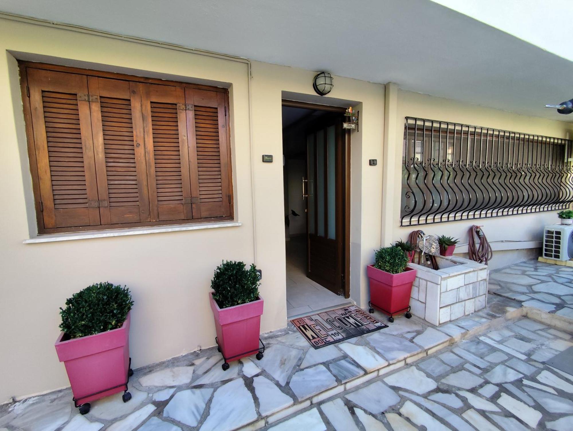 Anastasia'S Apartment With Yard Atenas Exterior foto